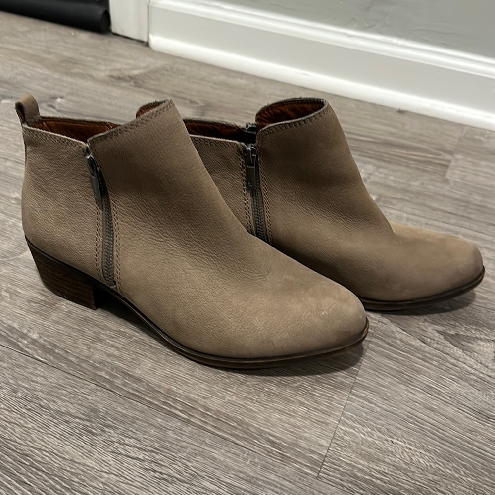 Lucky Brand Suede Tan Ankle Boot, Zipper both Sides, never‎ worn, size 10W